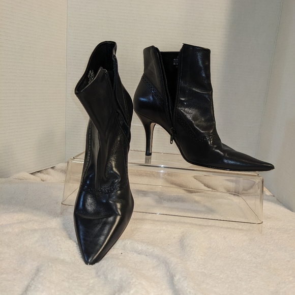 Franco Sarto, 3‎ inch, black leather ankle boot. Good condition. - Picture 1 of 6